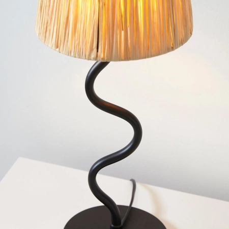 Lampa stołowa czarna metalowa z kloszem z rattanu 100958 z serii Wriggle - Endon Lighting
