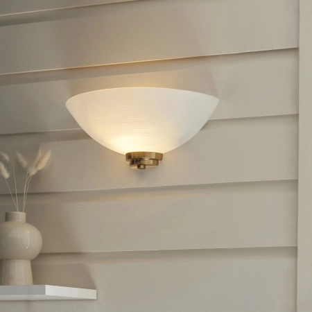 Kinkiet szklany półokrągły mosiężny 38cm 112439 z serii Welles - Endon Lighting