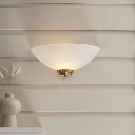 Kinkiet szklany półokrągły mosiężny 38cm 112439 z serii Welles - Endon Lighting