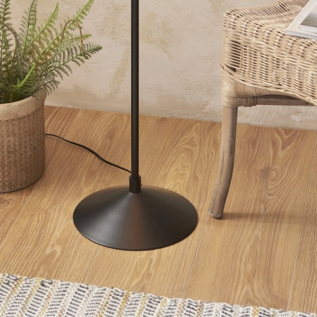 Lampa podłogowa czarna metalowa z abażurem z rafii 114223 z serii Wriggle - Endon Lighting