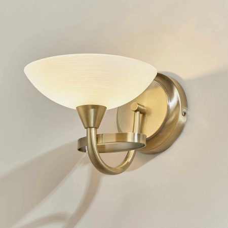 Kinkiet mosiężny z matowym kloszem CAGNEY-1WBAB z serii Cagney - Endon Lighting