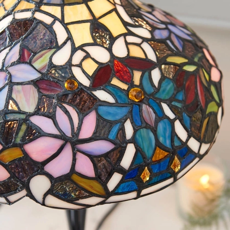 Lampa stołowa witrażowa Tiffany 643272 z serii Interiors 1900