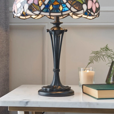Lampa stołowa witrażowa Tiffany 643272 z serii Interiors 1900