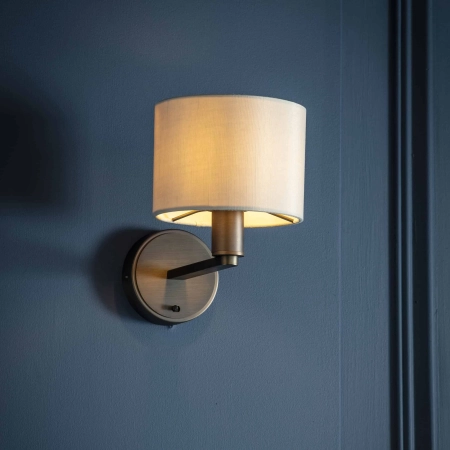 Kinkiet metalowy brązowy z białym abażurem 73018 z serii Daley - Endon Lighting