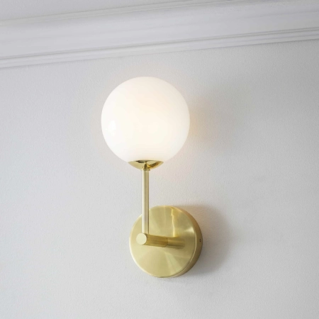 Kinkiet mosiężny z białą kulą 75960 z serii Otto - Endon Lighting