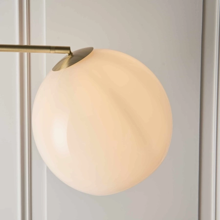 Lampa podłogowa złota łukowa z kulistym kloszem 76613 z serii Otto - Endon Lighting