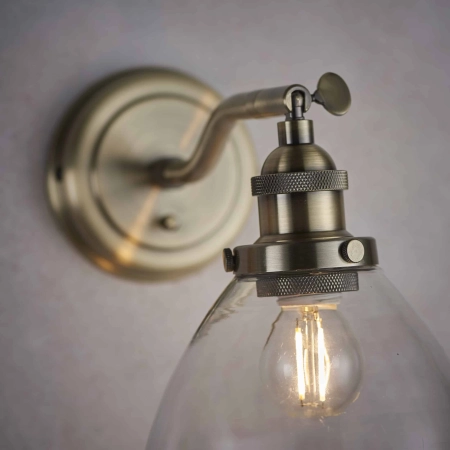 Kinkiet mosiężny ze szklanym kloszem 77273 z serii Hansen - Endon Lighting