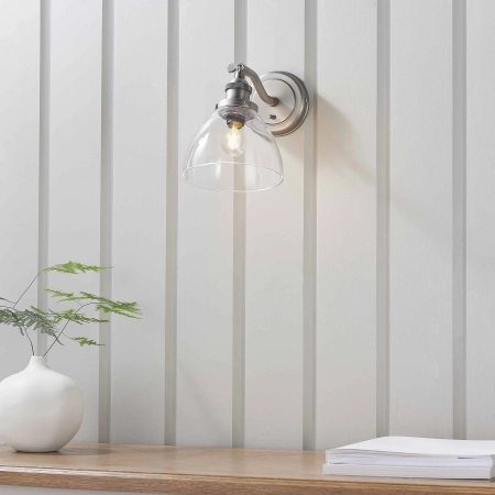 Kinkiet metalowy srebrny ze szklanym kloszem 91739 z serii Hansen - Endon Lighting
