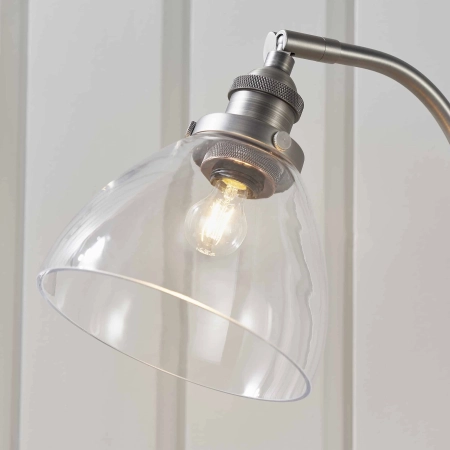 Lampa stołowa metalowa srebrna ze szklanym kloszem 91740 z serii Hansen - Endon Lighting