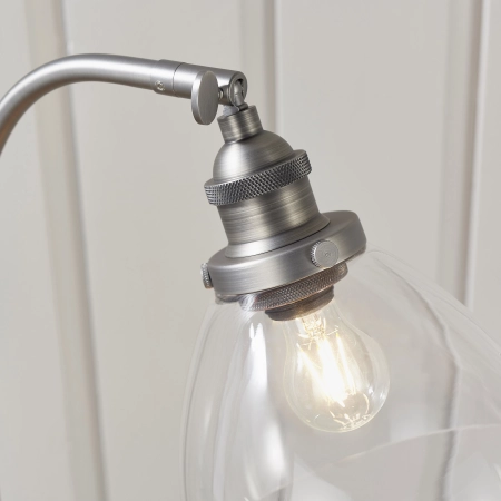 Lampa stołowa metalowa srebrna ze szklanym kloszem 91740 z serii Hansen - Endon Lighting