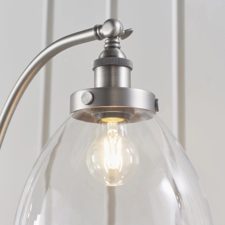 Lampa podłogowa metalowa srebrna z szklanym kloszem 91741 z serii Hansen - Endon Lighting