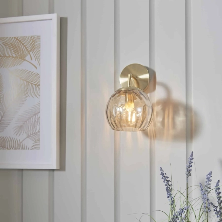 Kinkiet ścienny złoty ze szklanym kloszem 91970 z serii Dimple - Endon Lighting