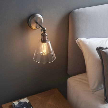 Kinkiet mosiężny ze szklanym kloszem 92874 z serii HAL - Endon Lighting