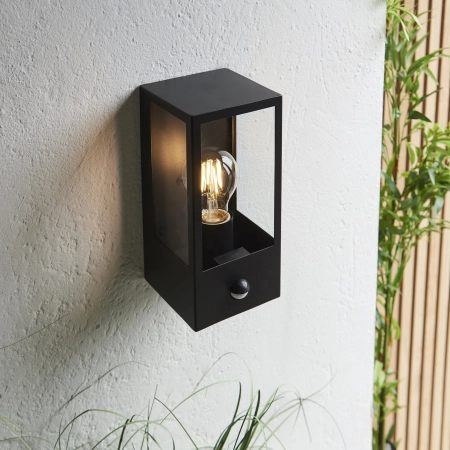 Kinkiet zewnętrzny czarny metalowy z czujnikiem ruchu 94995 z serii OXFORD - Endon Lighting