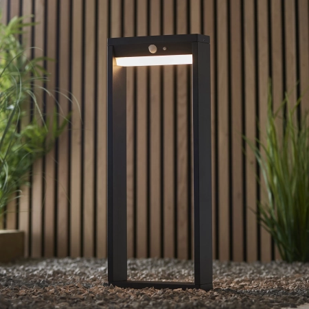 Słupek ogrodowy LED czarny metalowy z czujnikiem ruchu 96935 z serii DANNAH - Endon Lighting