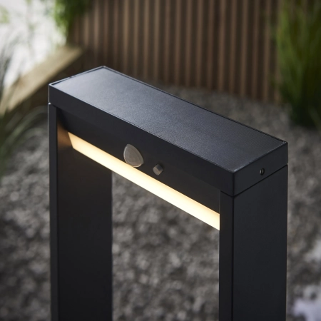 Słupek ogrodowy LED czarny metalowy z czujnikiem ruchu 96935 z serii DANNAH - Endon Lighting