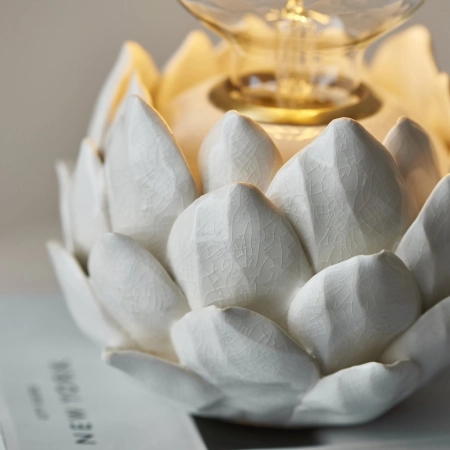 Lampa stołowa ceramiczna biała w kształcie kwiatu 99147 z serii Artichoke - Endon Lighting